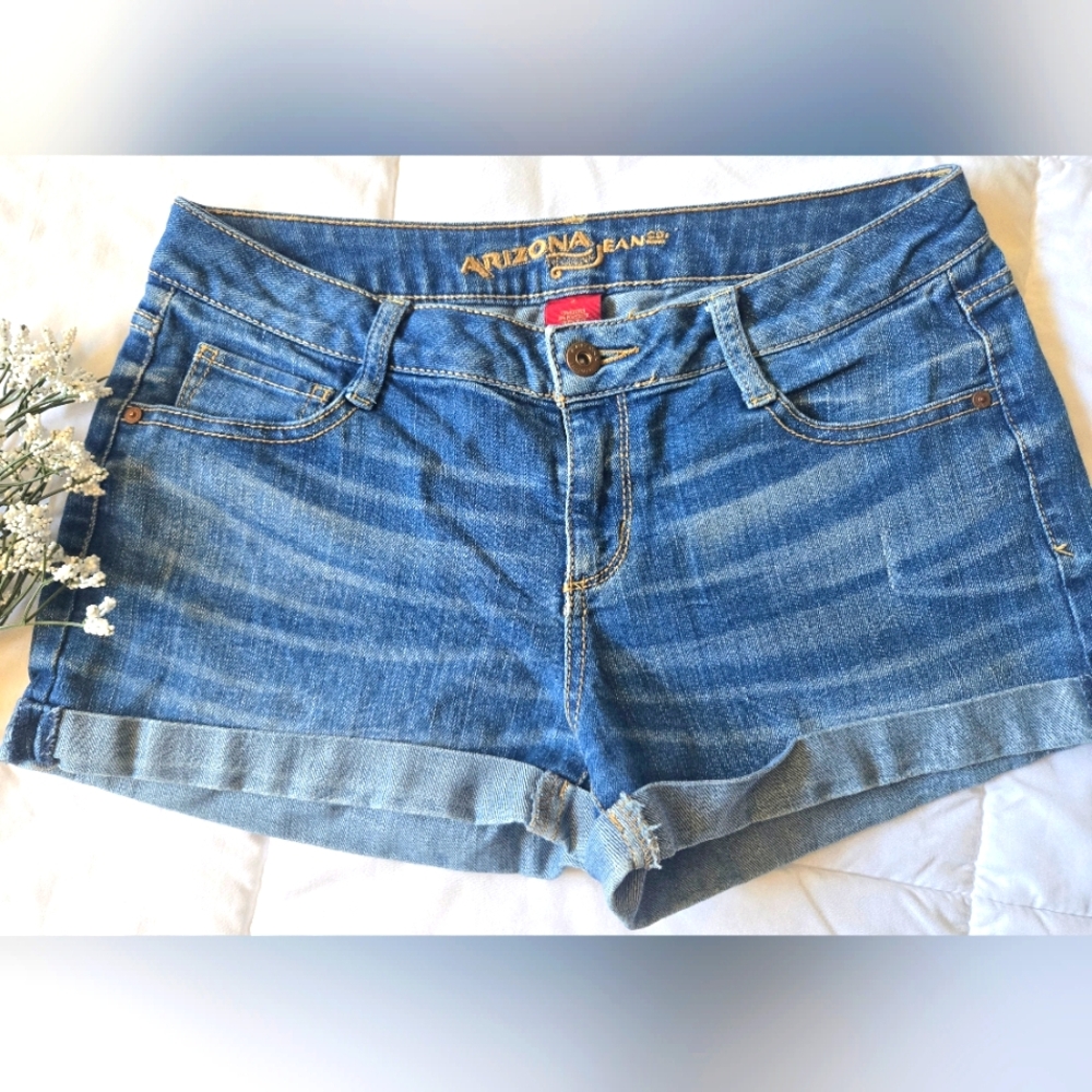 Arizona Jean Company Blue Denim Cuffed Jean Shorts Size Small